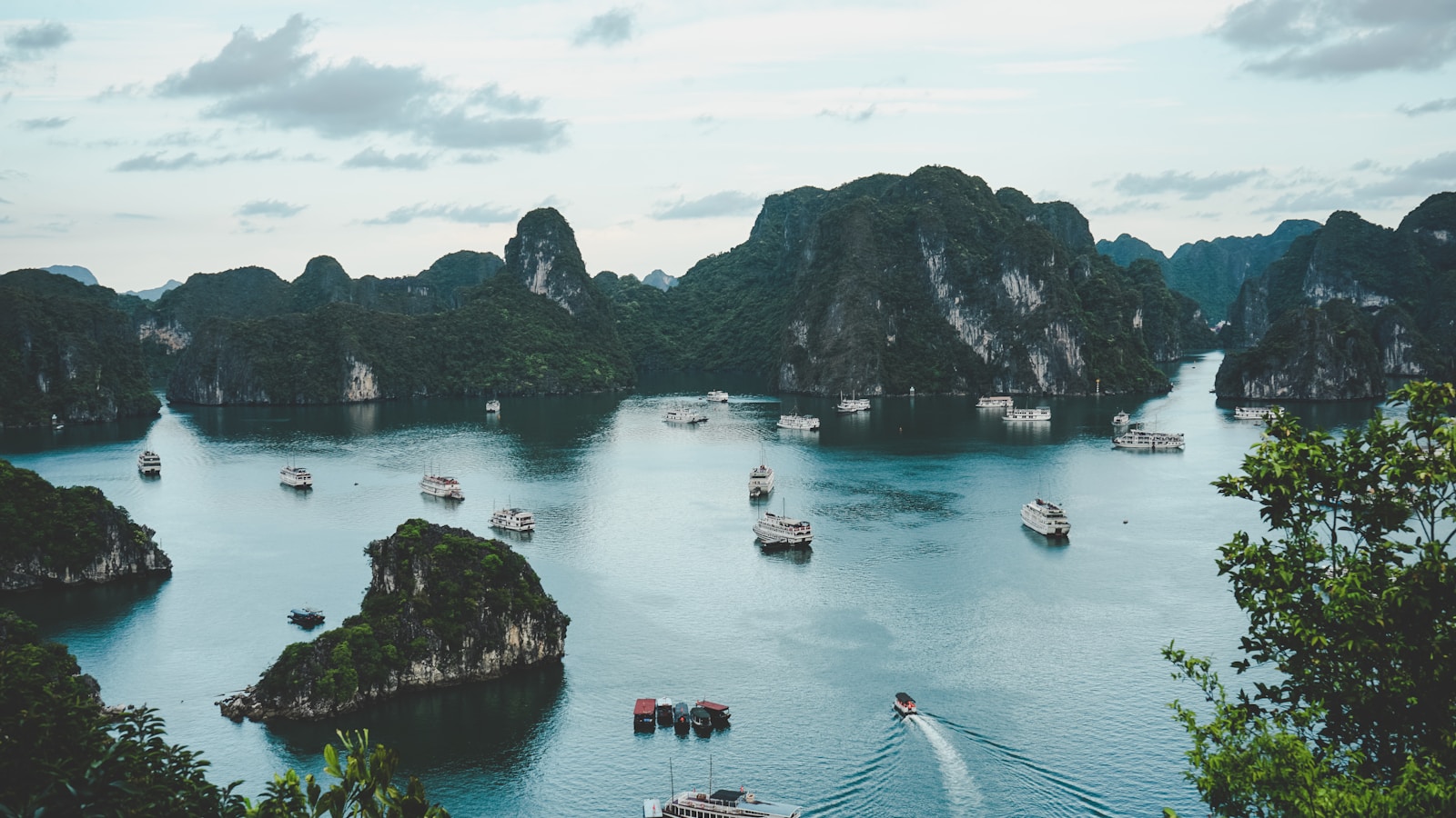 Ha Long Bay — vacation deals